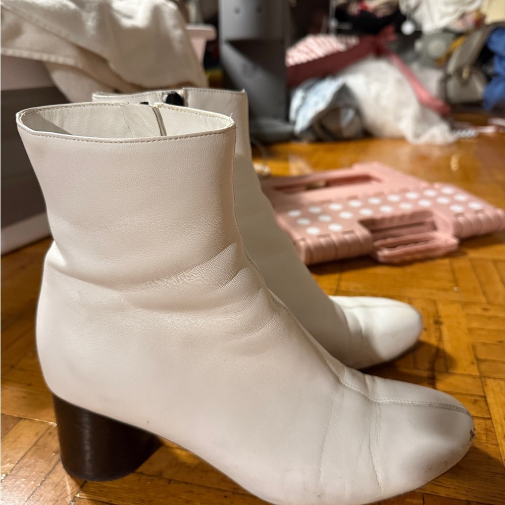 Vince size 8.5 womens Leather Boots. - Picture 4 of 9